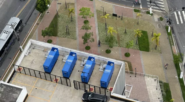 Geradores de energia para condomínio em um prédio residencial.