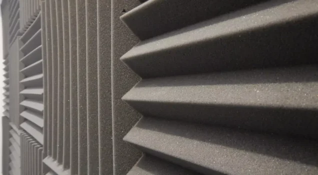 Espumas de isolamento acústico para gerador.